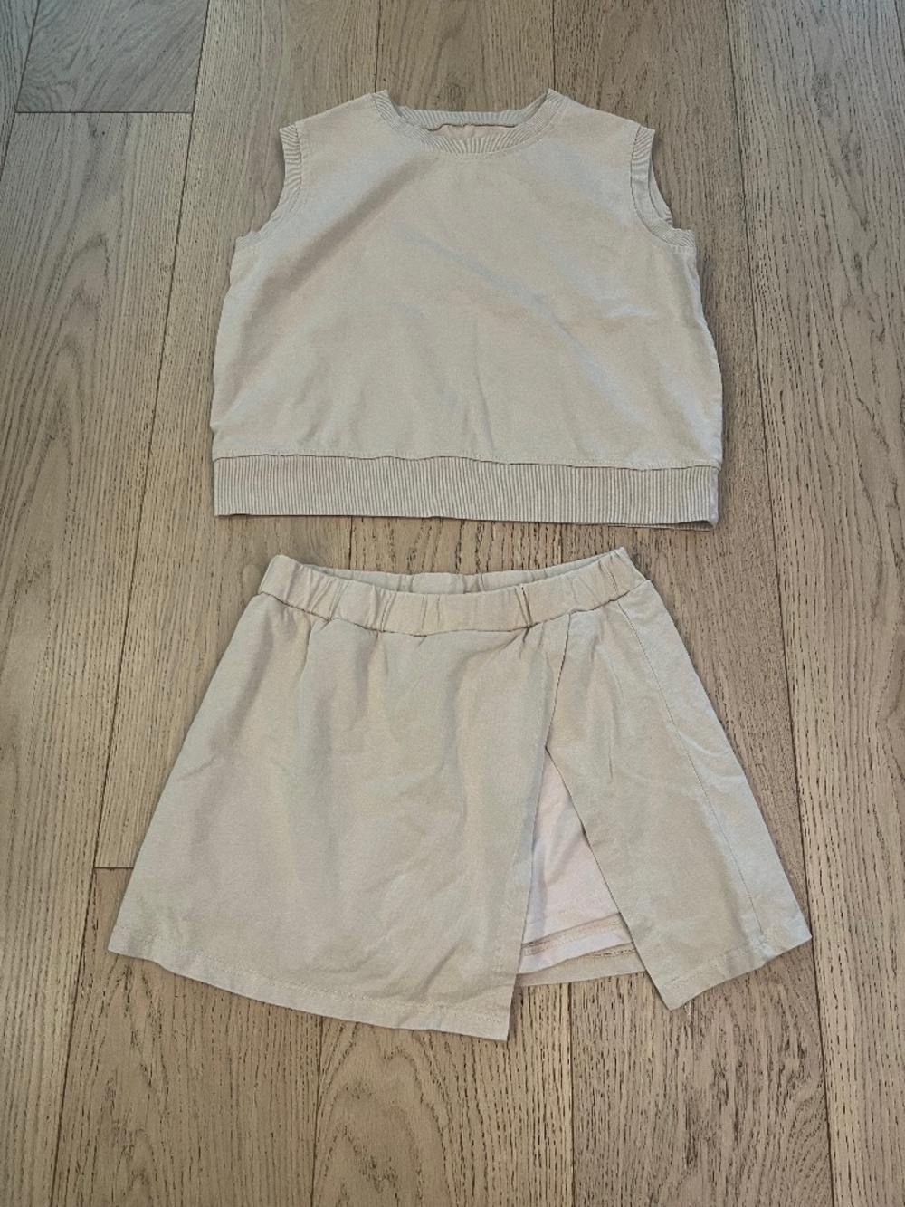 summer set in beige skorts and tank top size M